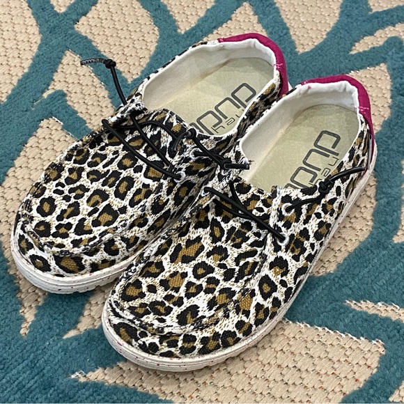 Hey Dude Wendy Youth Cheetah Kid’s Slip On Shoes - Picture 1 of 6